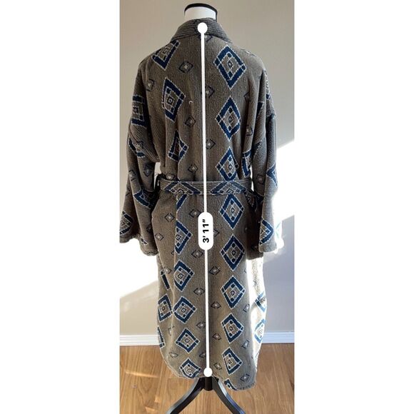 Aztec print robe in gray, white and blue. Size L(M), XL(W). - Picture 4 of 6